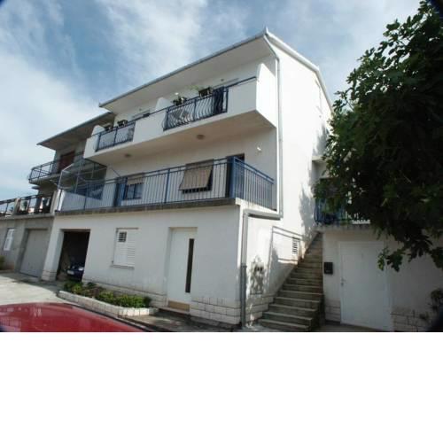 Apartments with a parking space Mastrinka, Ciovo - 2084