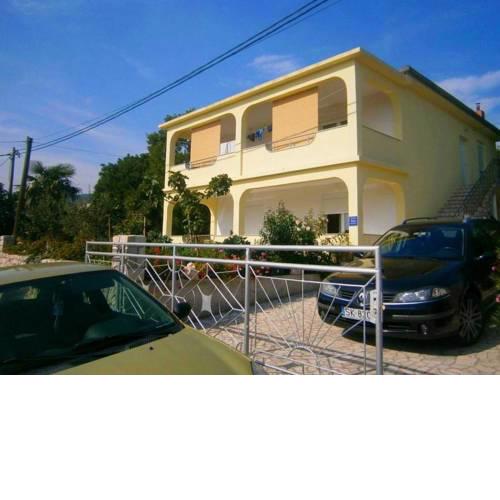 Apartments with a parking space Novi Vinodolski - 15831