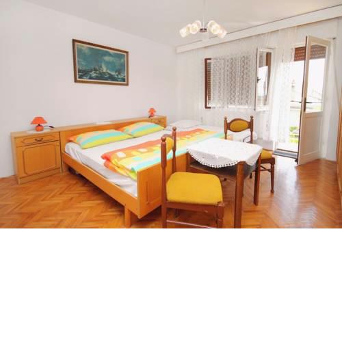 Apartments with a parking space Novi Vinodolski - 5601
