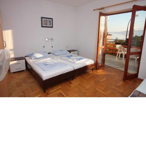 Apartments with a parking space Novi Vinodolski - 7449