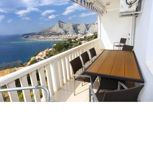 Apartments with a parking space Omis - 10349