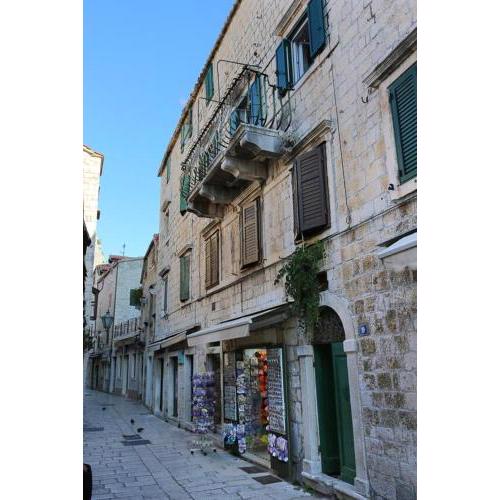 Apartments with a parking space Omis - 19051