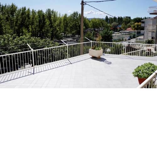 Apartments with a parking space Omis - 2760