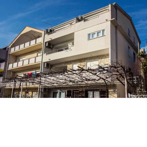 Apartments with a parking space Podstrana, Split - 17918