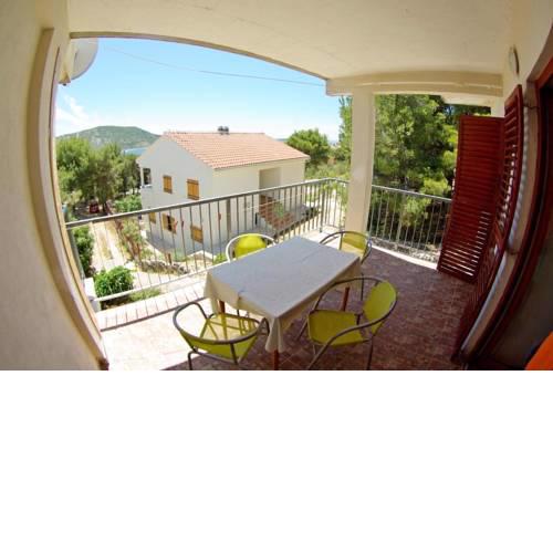 Apartments with a parking space Primosten - 15883