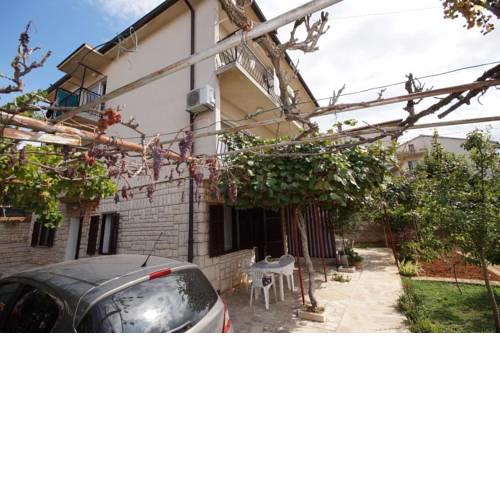Apartments with a parking space Pula - 13830