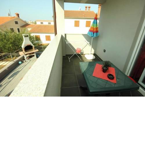 Apartments with a parking space Pula - 7034