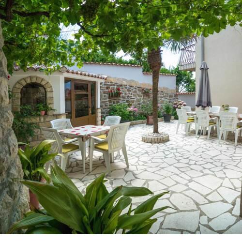 Apartments with a parking space Rab - 14120