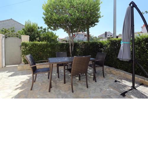 Apartments with a parking space Supetar, Brac - 5385