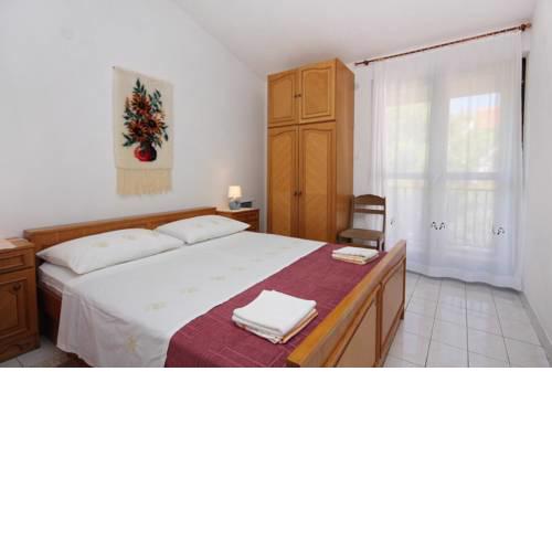 Apartments with a parking space Supetar, Brac - 5653