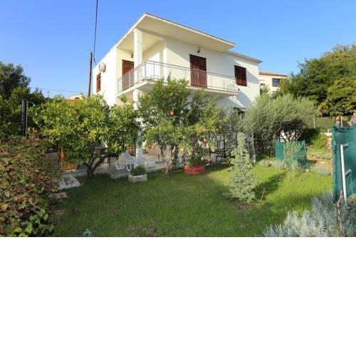 Apartments with a parking space Trogir - 10337