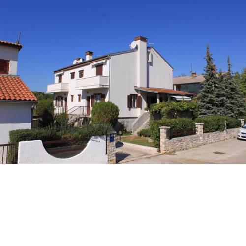 Apartments with a parking space Valbandon, Fazana - 7268