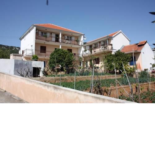Apartments with a parking space Vinisce, Trogir - 6117