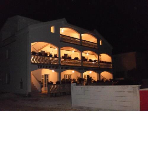 Apartments with a parking space Vir - 13817