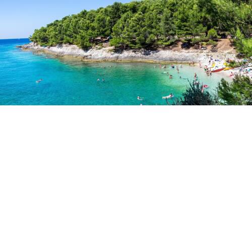 Apartments with private garage 150 m from the beach