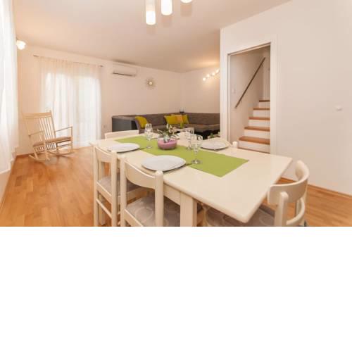 Apartments with WiFi Omis - 11513