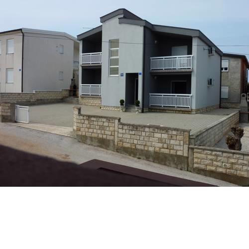 Apartments Zitna XX - 150 m away from the sea