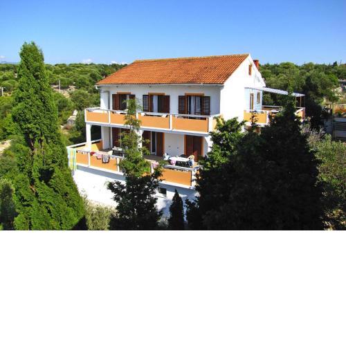 Apartments Zora, Lun