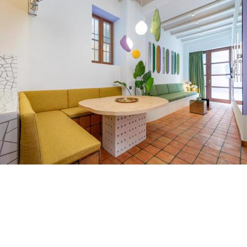 ApartUP Market Square Studio