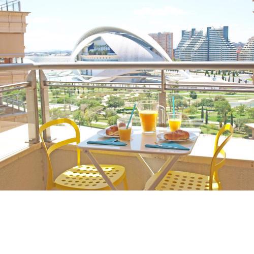 ApartUP Yellow Opera View