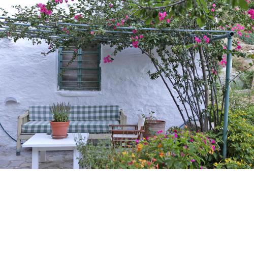 Apatouria Farmhouse