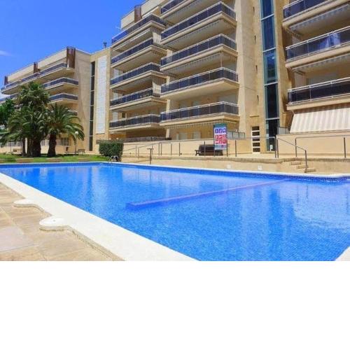 APPART STANDING 2 chambres 2SDB clim PISCINE PARKING WIFI TERRASSE 21m2 LOCAL VELO Port-Aventura, plage, centre