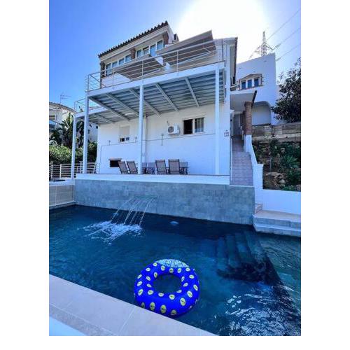 Appartement C dans une villa avec piscine chauffée & jacuzzi, chauffe en extra