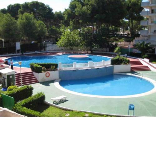 Appartement lumineux avec vue piscine
