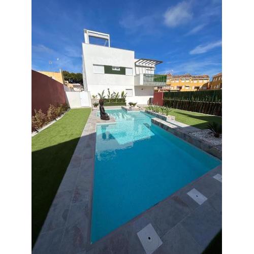 Appartement NEUF avec solarium, situé à 50 mètres de la mer !!