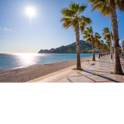 Appartement with sea views, pool and carpark