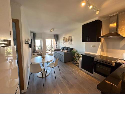 Apt céntrico con vistas y piscinas