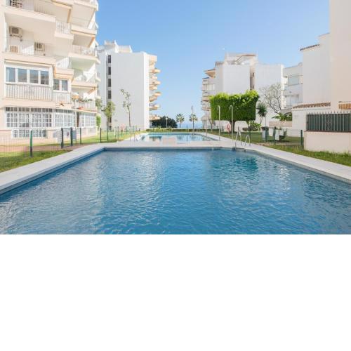 Apt. p/4 1 min from the beach w/pool in Marbella