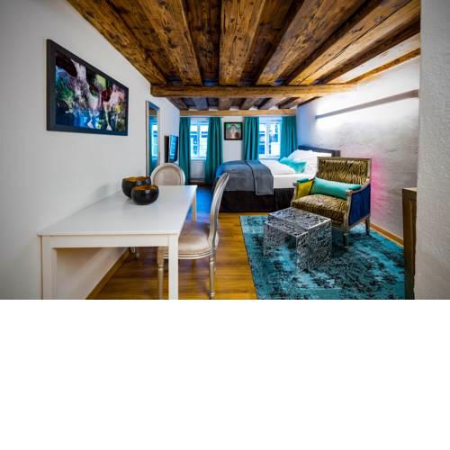 APT. STONE-LODGE