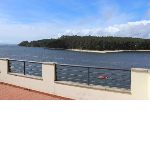 Apto. con terraza y vistas al mar