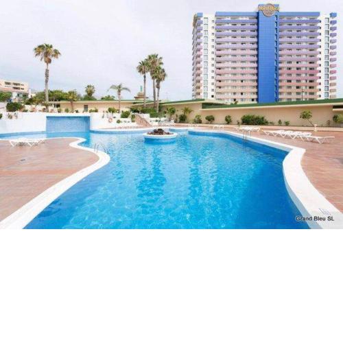 Apto increíble, acogedor, luminoso de ambiente muy relajante con excelentes vistas y servicios/ Amazing apt with sunset lovely views