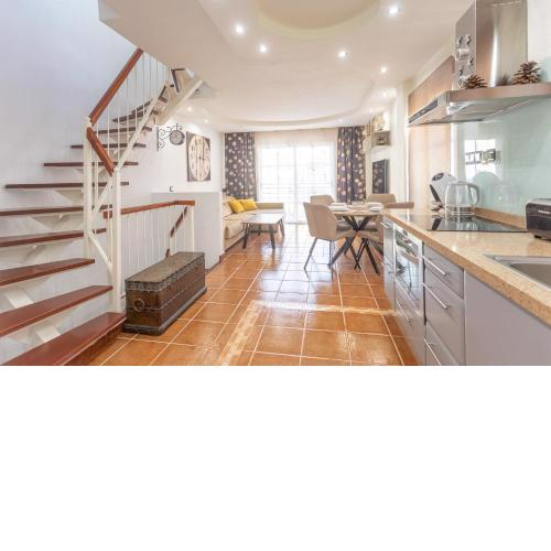 Aqua Vista 2 bed Penthouse with great views