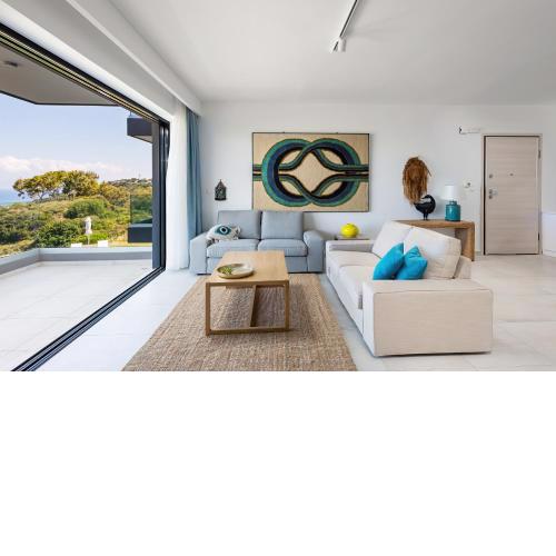 Aquarama Pool Apt. - Blue