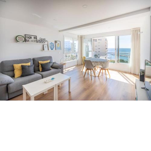 AR1 Bright Apartment with beautiful sea views