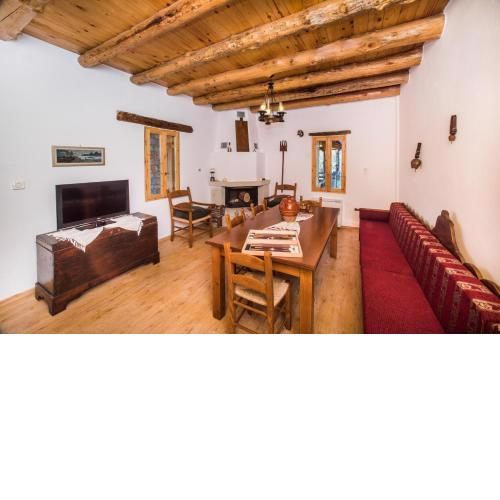 ARADENA TRADITIONAL House 1