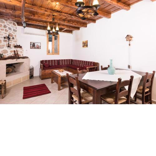 ARADENA TRADITIONAL House 2