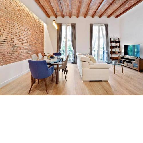 Arc de Triomf Luxury Modern 2-Bedroom 2-Bathroom