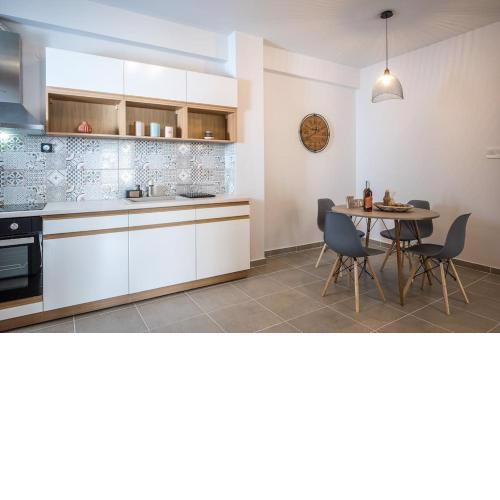 Ariadne Chic & Minimalistic Apt.