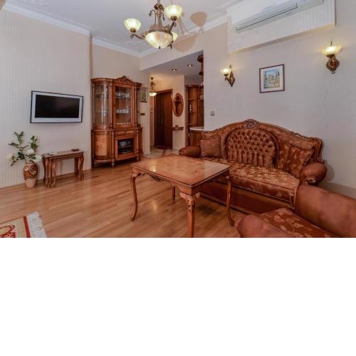 Aristocratic Sofia Studio Apartment Next to Cathedral