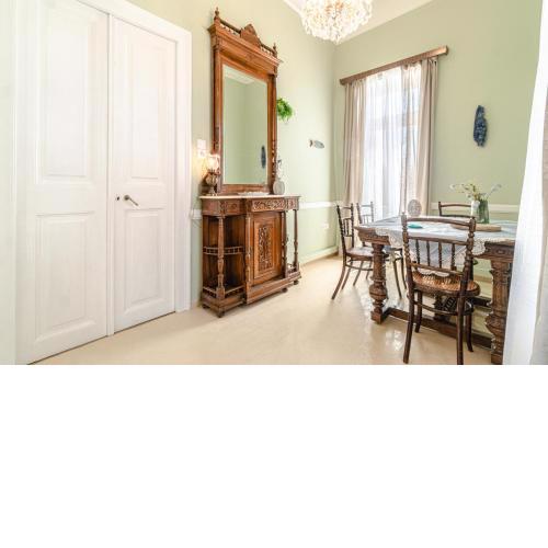 Aristocratic Suite in the Heart of Andros Town
