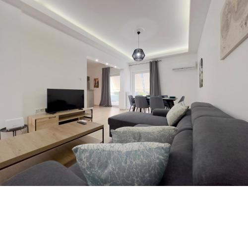 Aristotelous Spacious 109sqm apt in Athens