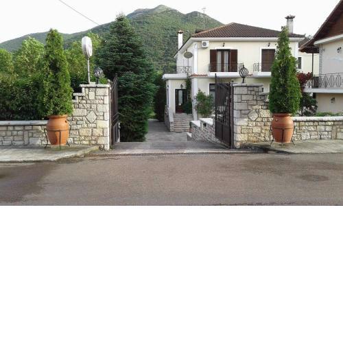 Aroanios Hotel