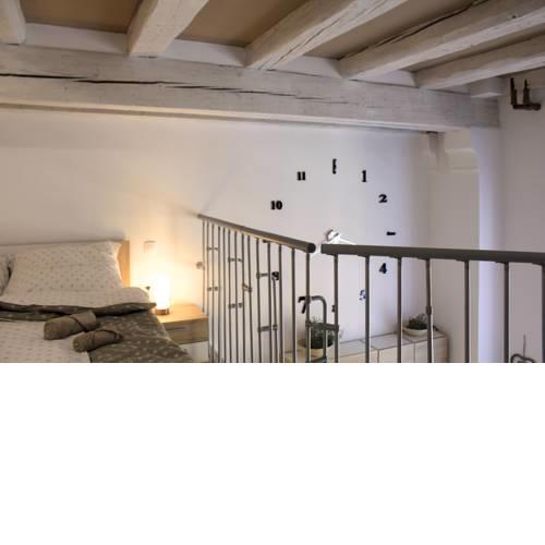 Aromatic Herbs loft -new, central & parking