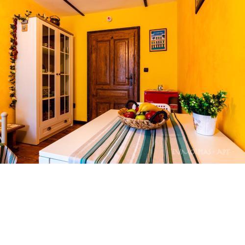 Art apartment EVMOLPIAS near Roman stadium
