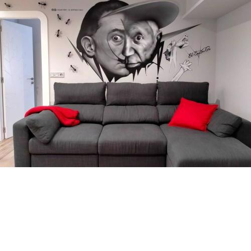 Arte y descanso. Apartamento ubicado al lado del Puerto deportivo, en pleno casco histórico-artístico de Cimadevilla y entre las dos principales playas de Gijón.
