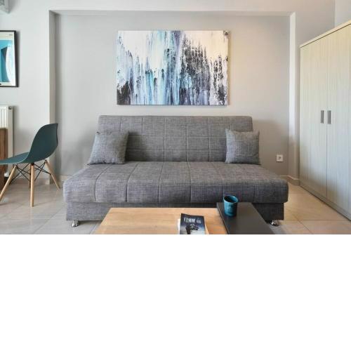 Artistic Apt. 1 min from metro